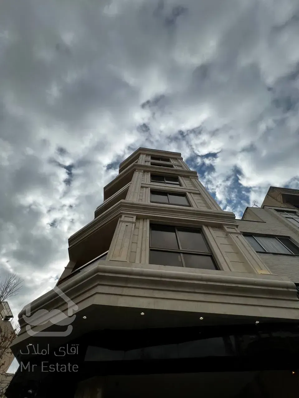 فروش دو باب مغازه به همراه برج 5 طبقه در رونیکا پالاس سئول