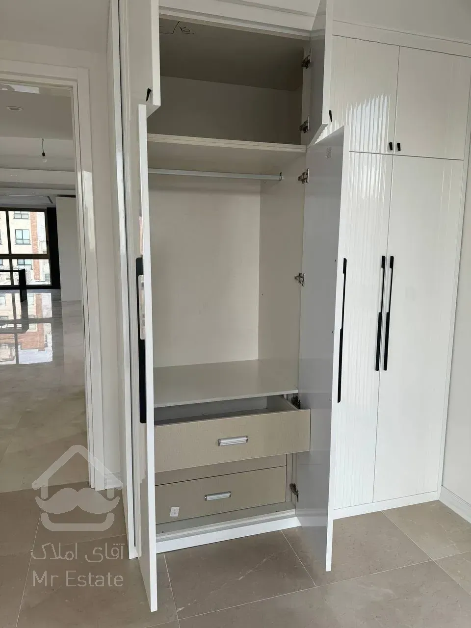 فروش ساختمان 5 طبقه لوکس تک واحدی به همراه 2 واحد مغازه به صورت یکجا به فروش میرسد