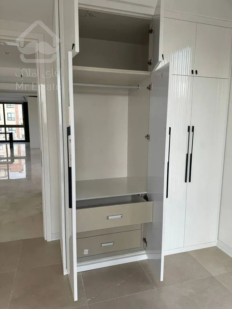 فروش یکجا ساختمان 5 طبقه به همراه 2 واحد مغازه