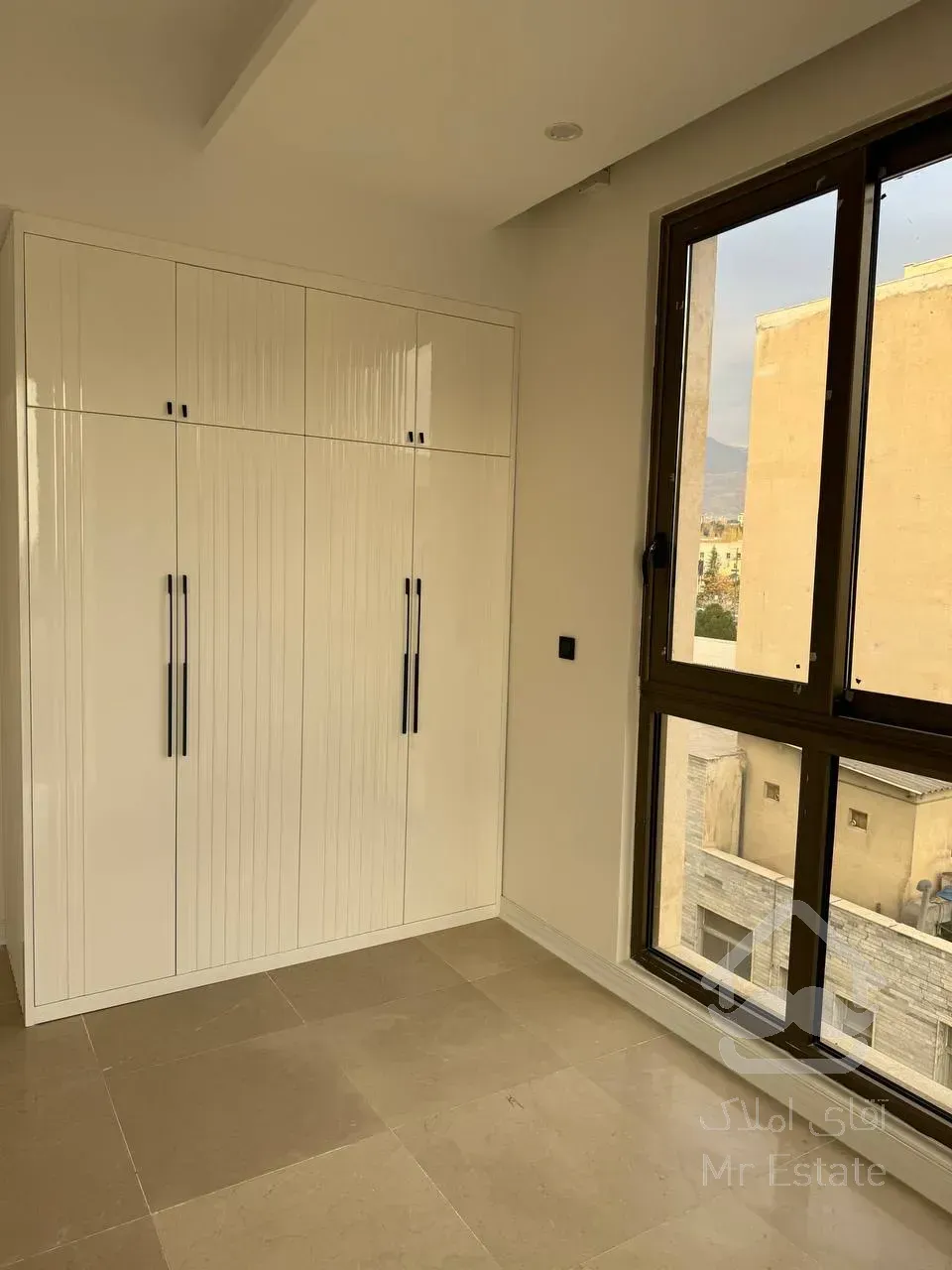 فروش یکجا ساختمان 5 طبقه به همراه 2 واحد مغازه