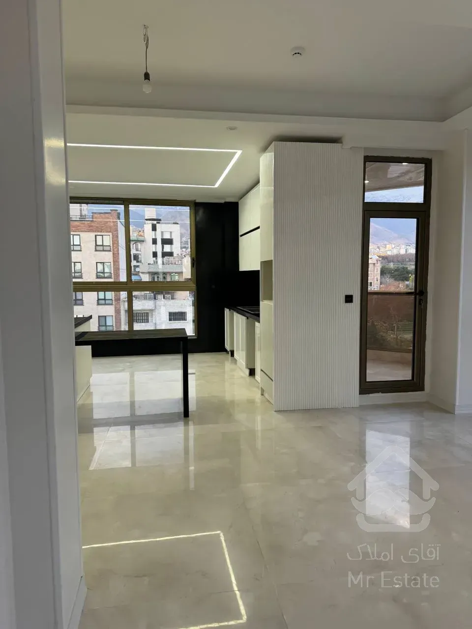 فروش یکجا ساختمان 5 طبقه به همراه 2 واحد مغازه