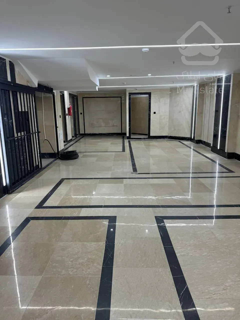 فروش یکجا اپارتمان 5 طبقه مسکونی لوکس به همراه 2 باب مغازه