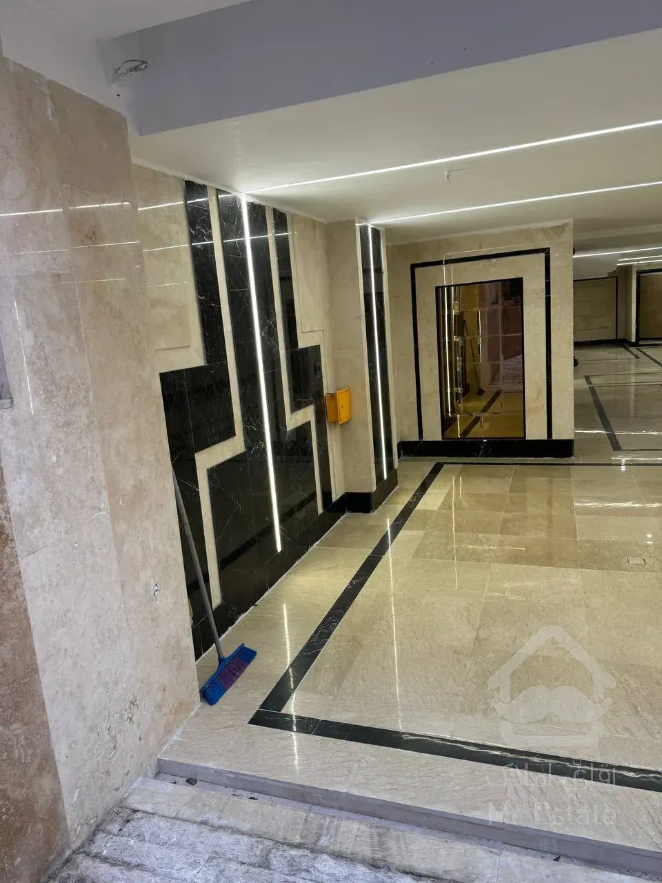 فروش یکجا ساختمان 5 طبقه به همراه 2 واحد مغازه