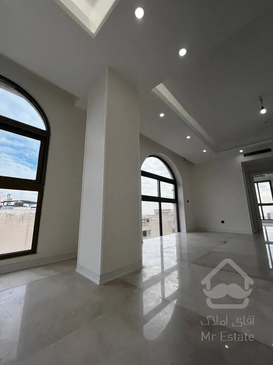 فروش آپارتمان 5 طبقه به همراه دو باب مغازه در رونیکا پالاس سئول