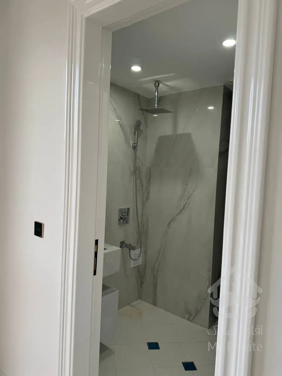 فروش به صورت یکجا اپارتمان 5 طبقه لاکچری و مدرن تک واحدی به همراه 2 باب مغازه