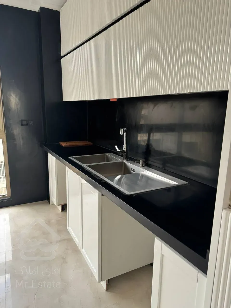 فروش به صورت یکجا ساختمان 5 طبقه تک واحدی 111 متری لوکس