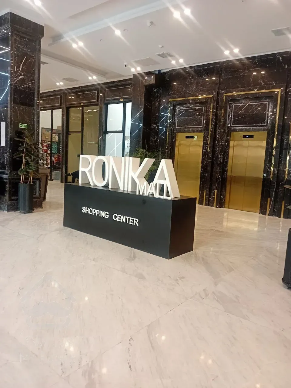 رهن و اجاره واحد تجاری 20متری در مرکز رونیکا مال هروی