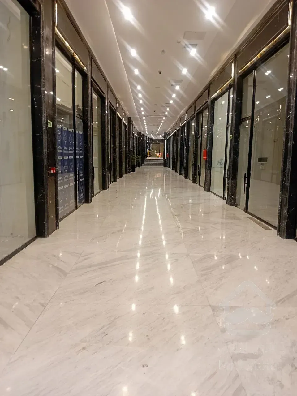 رهن و اجاره واحد تجاری 25 متری نزدیکی ایستگاه مترو در منطقه هروی