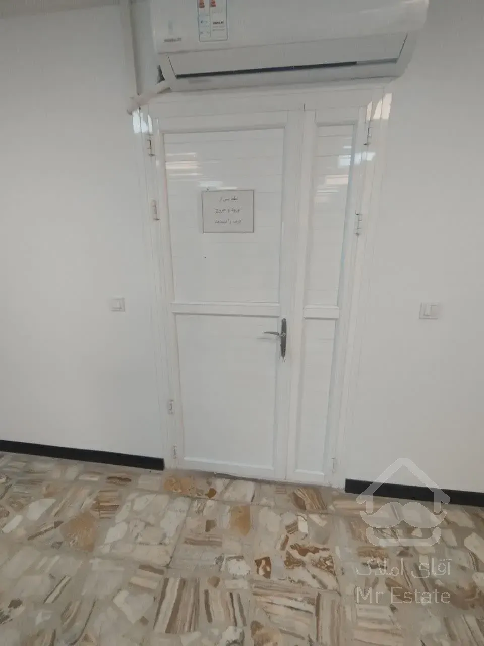 اجاره موقعیت اداری    270متر     وزرا