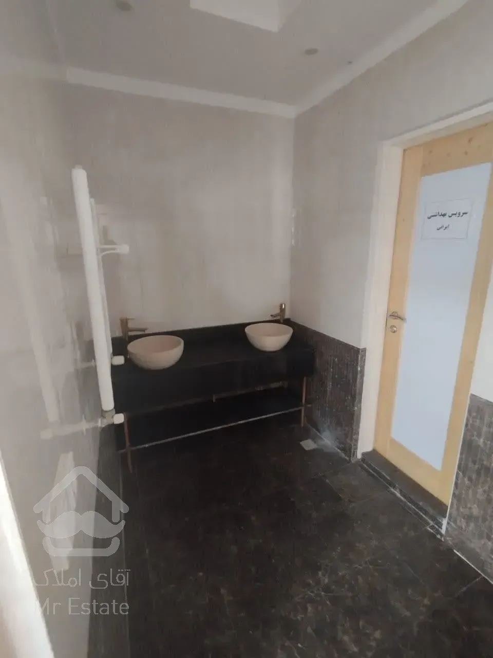 اجاره موقعیت اداری      300 متر        وزرا