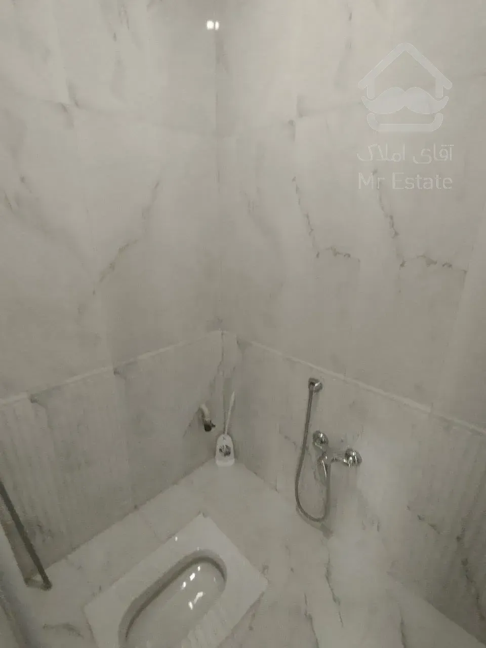 اجاره موقعیت اداری      300متر         وزرا