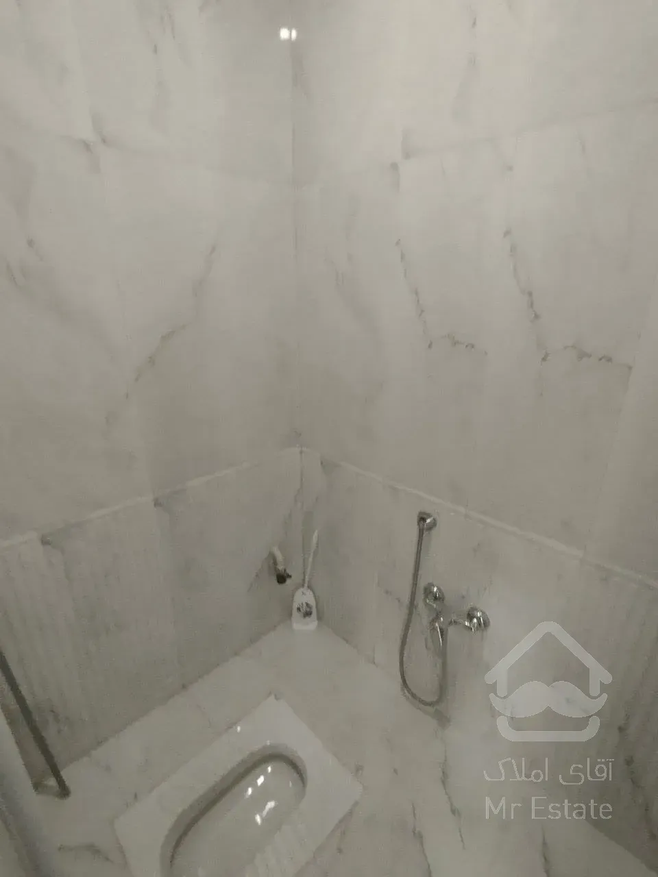 اجاره موقعیت اداری   300متر      در وزرا