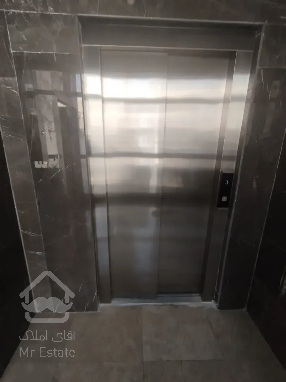 اجاره  موقعیت اداری   300متر   در وزرا