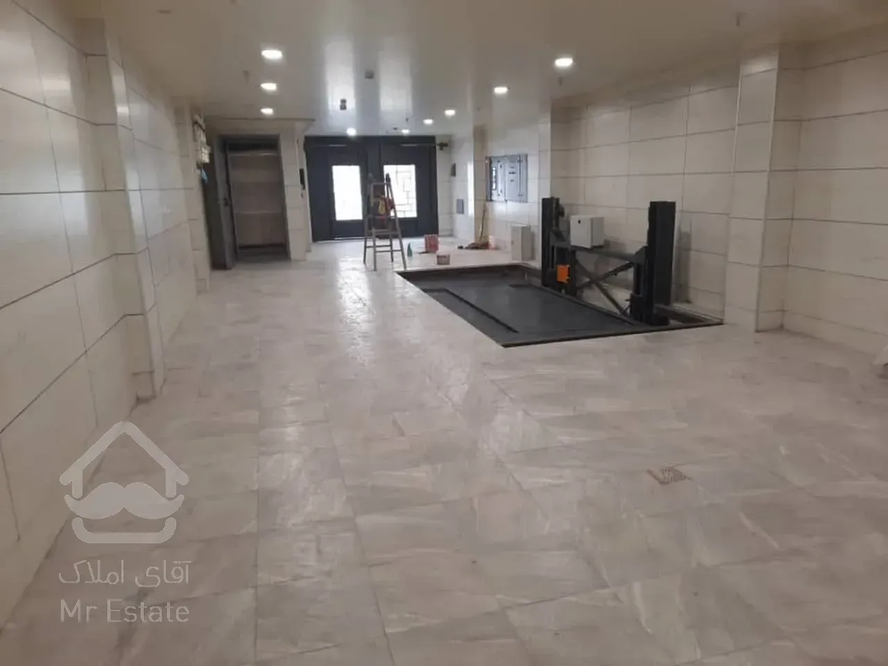 اجاره موقعیت اداری        200 متر        بخارست