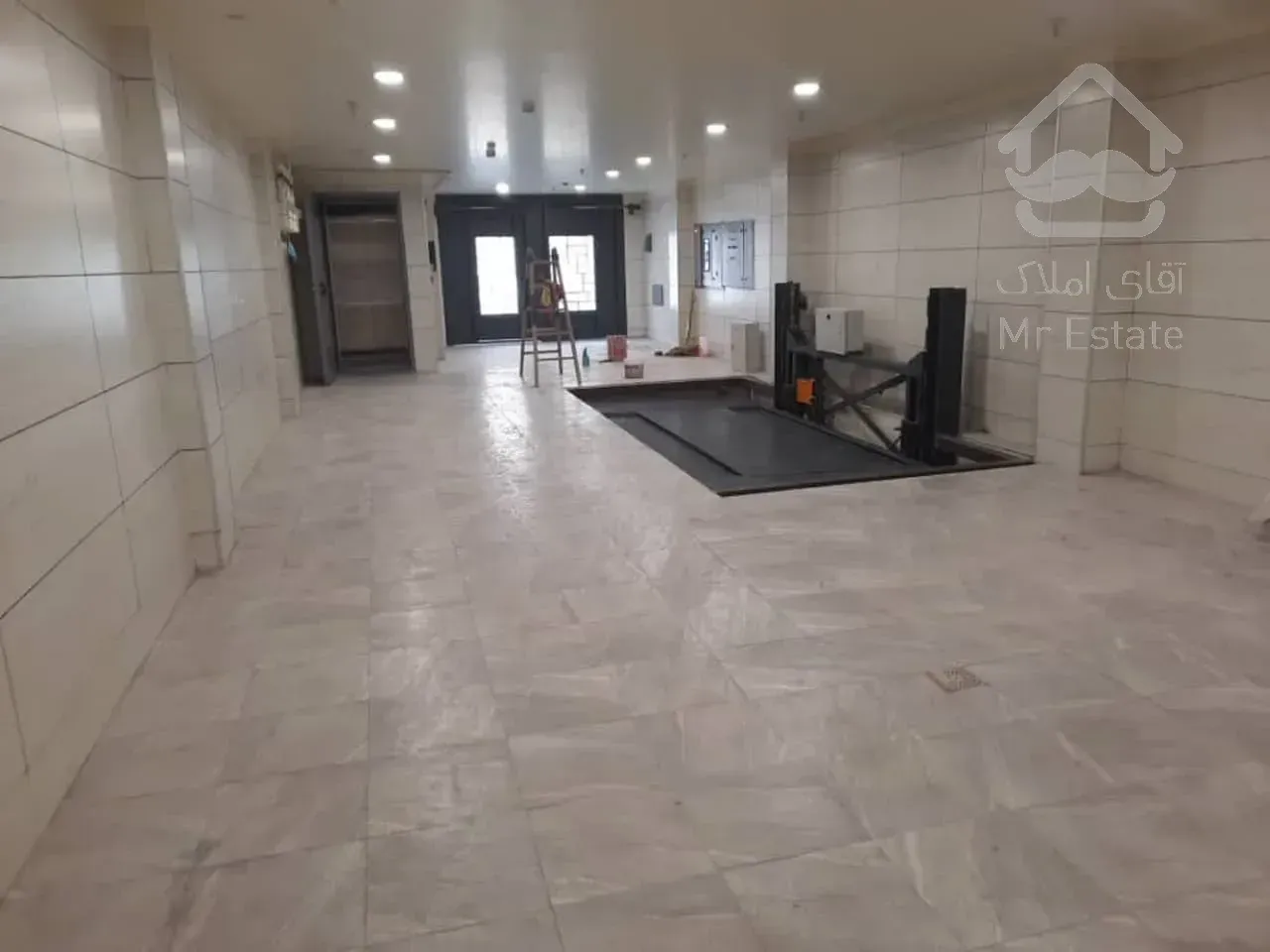 اجاره موقعیت اداری        240 متر          میرزای شیرازی