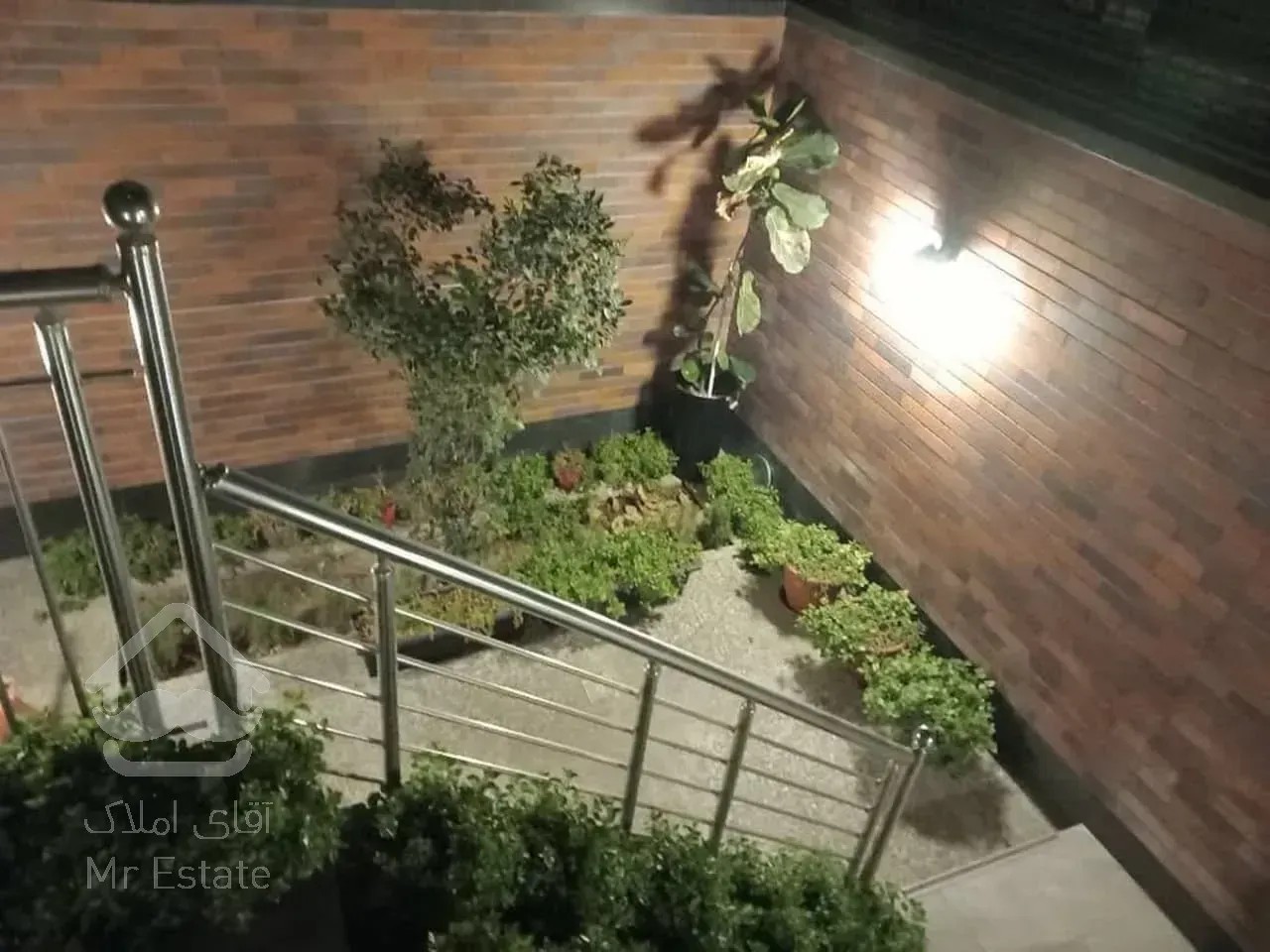 اجاره موقعیت اداری        200 متر        بخارست