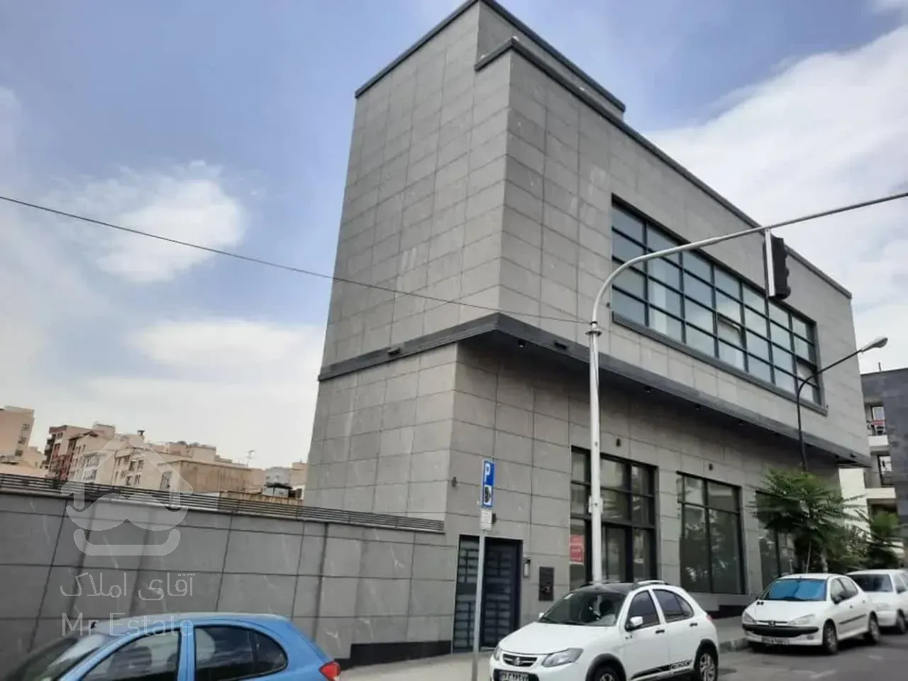 اجاره موقعیت اداری        200 متر        بخارست