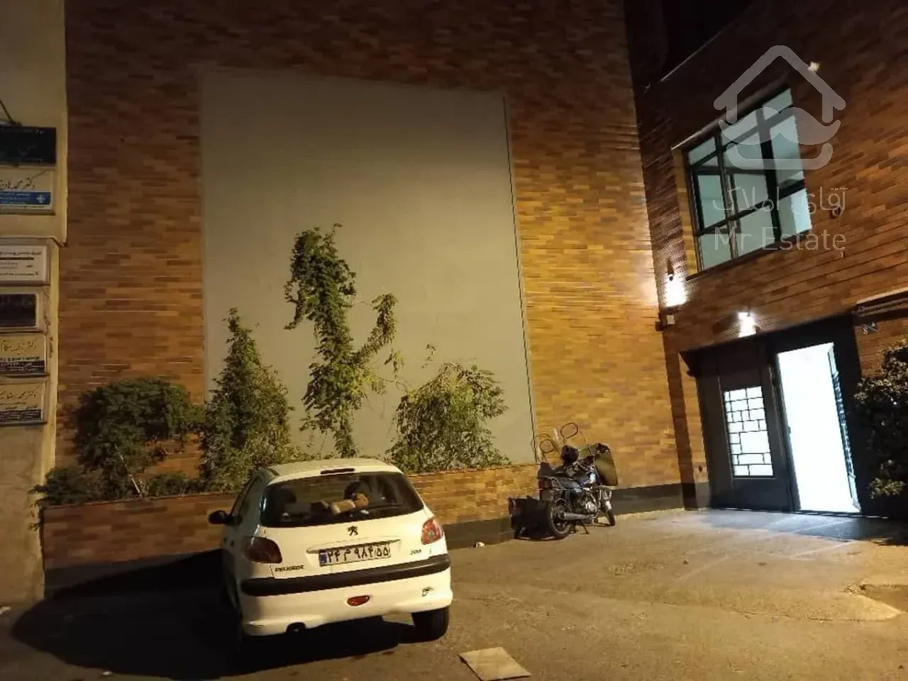 اجاره موقعیت اداری        200 متر        بخارست