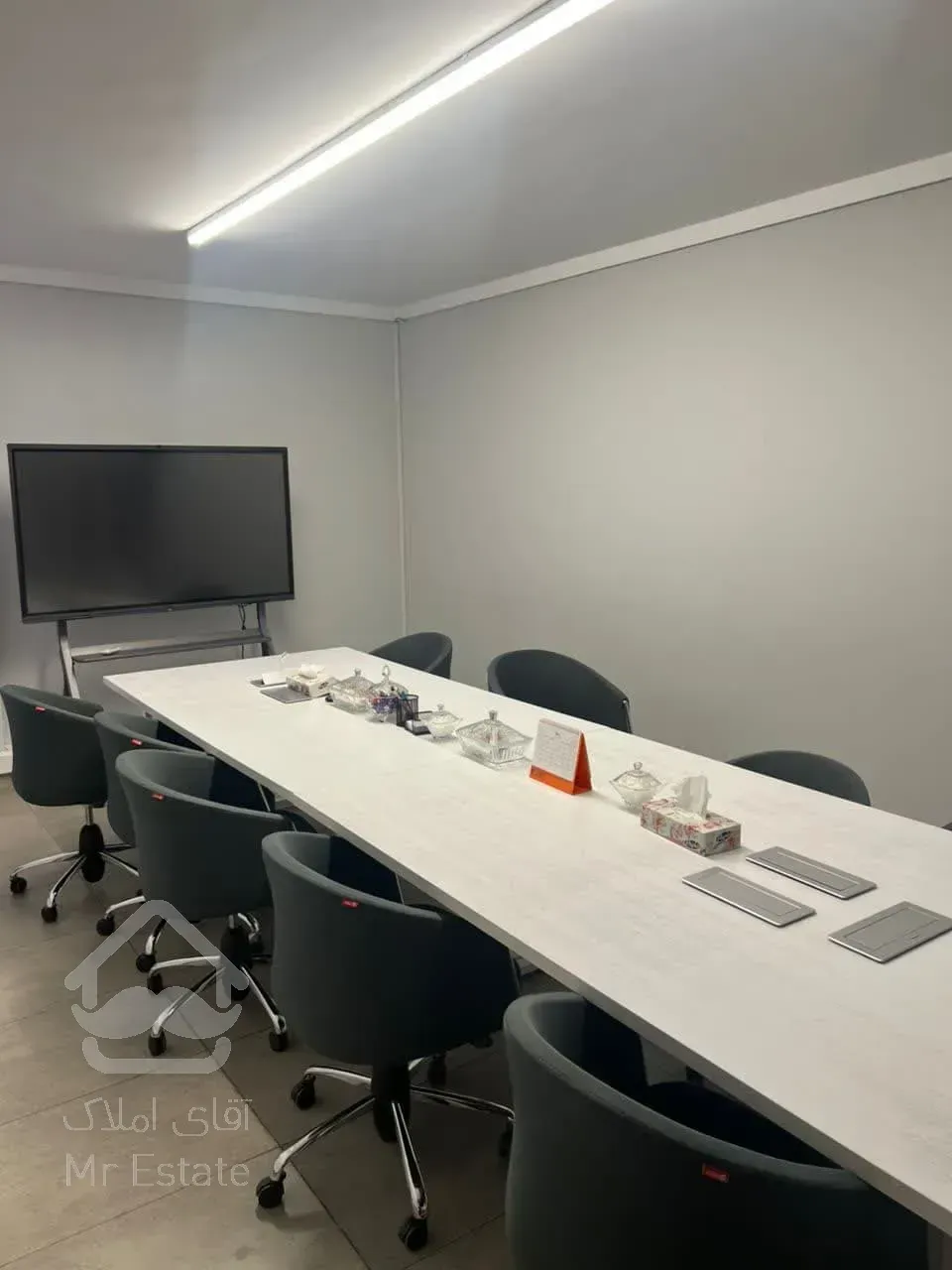 اجاره سند اداری     1200 متر      وزرا
