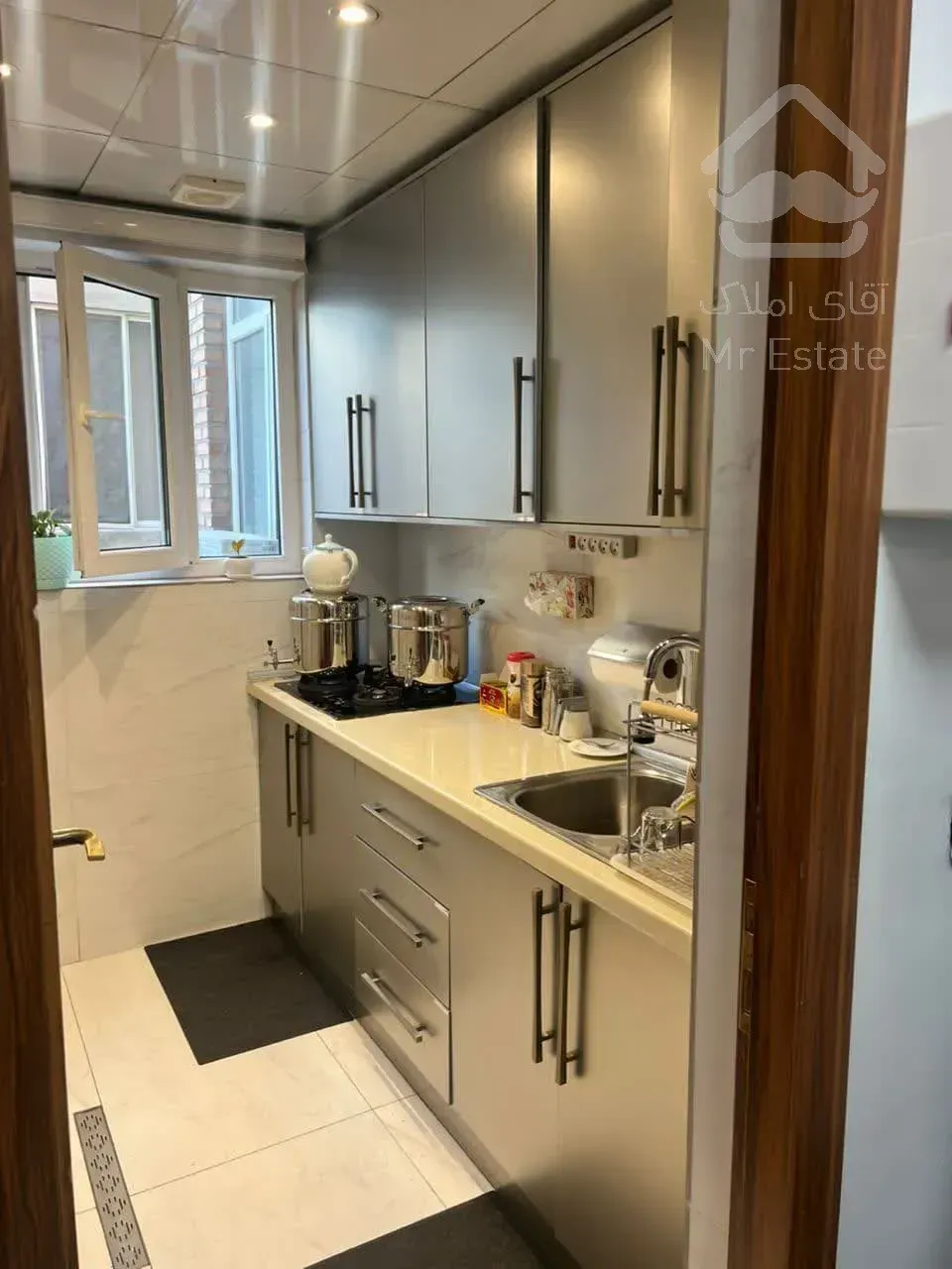 اجاره سند اداری     1200 متر      وزرا