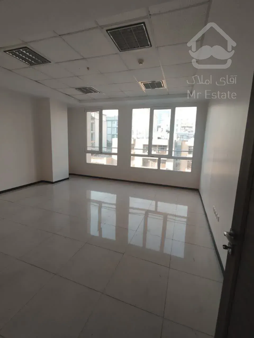 رهن مستغلات سند       2556 متر      بخارست