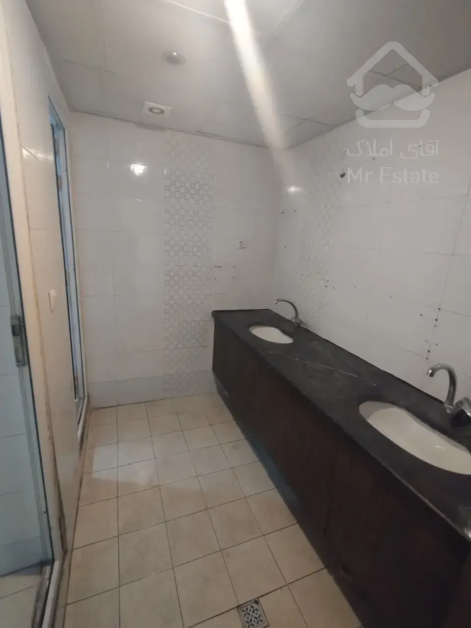 اجاره مستغلات          2526 متر       بخارست