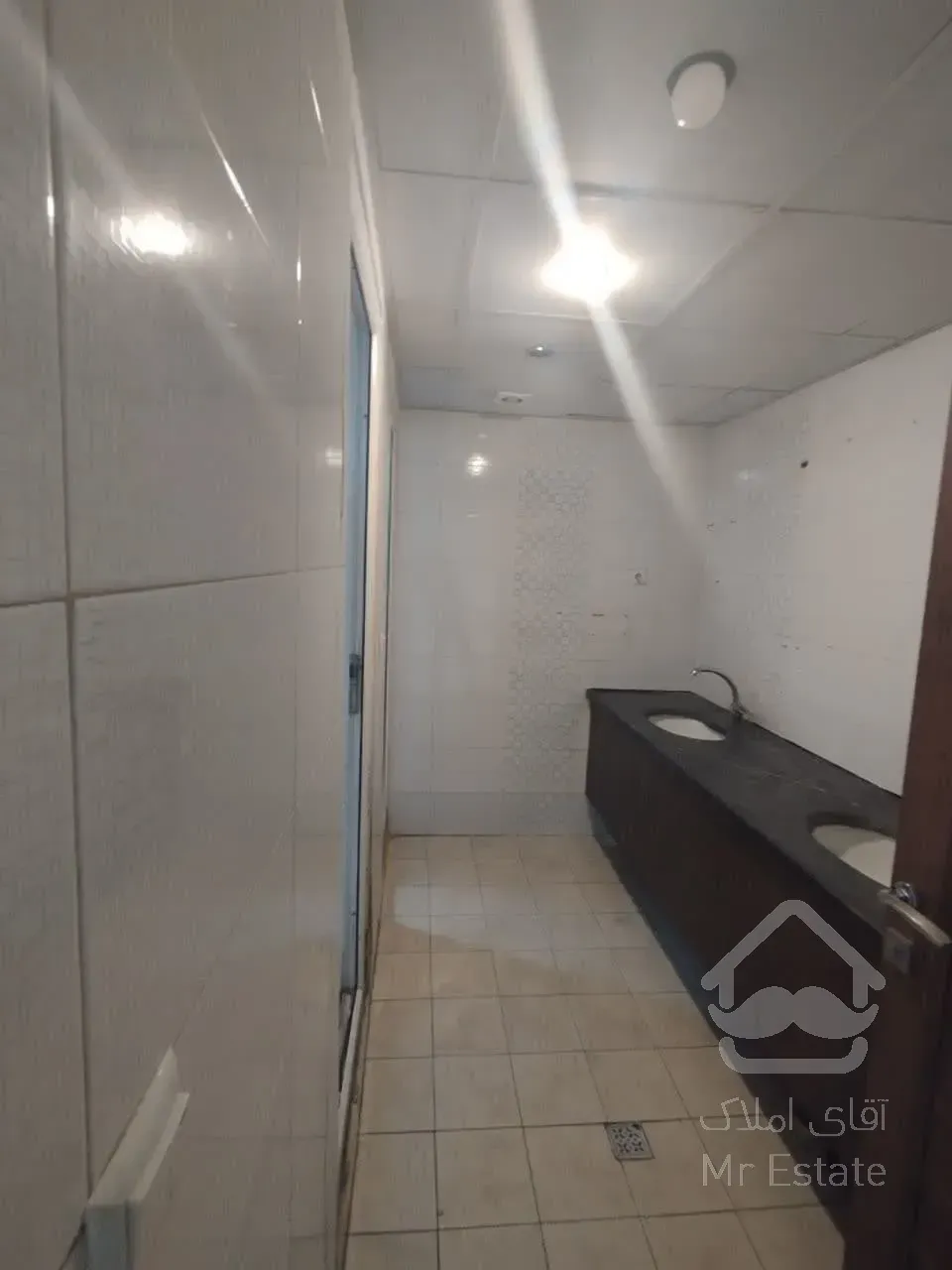 رهن مستغلات سند       2556 متر      بخارست