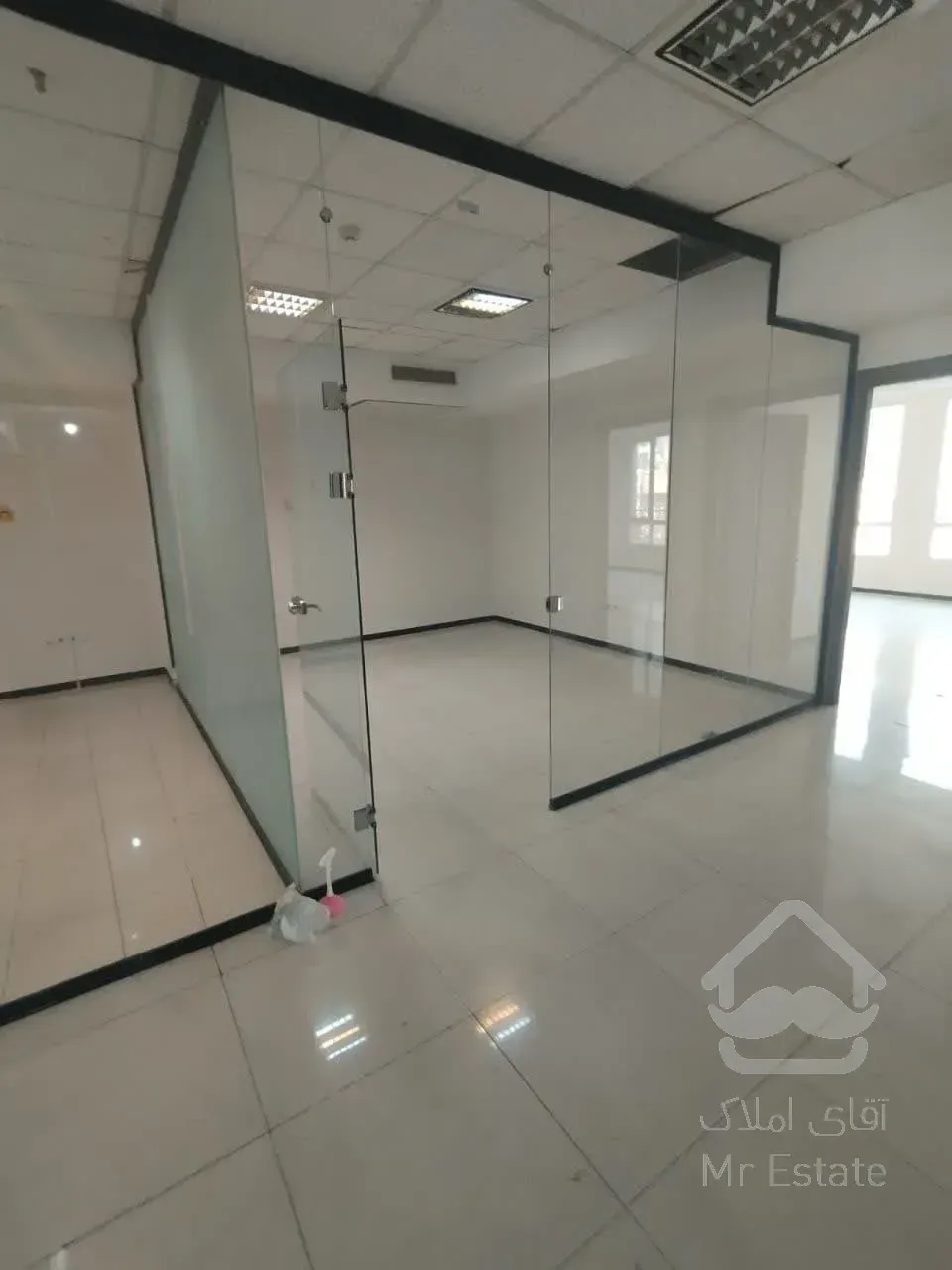 رهن مستغلات سند       2556 متر      بخارست