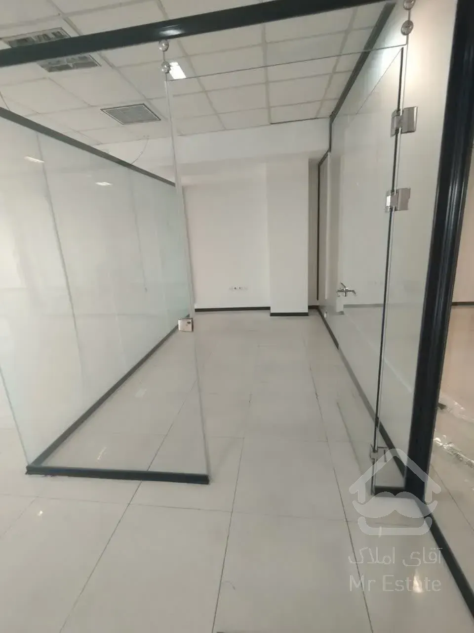 رهن مستغلات سند       2556 متر      بخارست