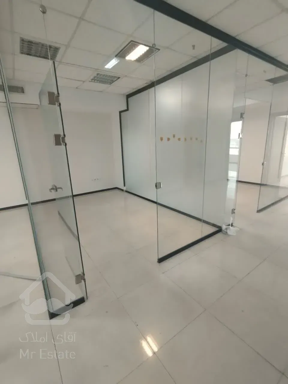 اجاره مستغلات       2526 متر          بخارست