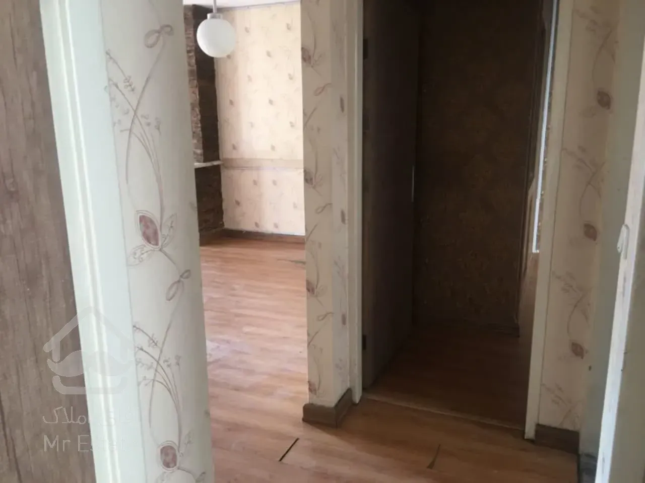 اجاره موقعیت اداری        80 متر       میرزای شیرازی