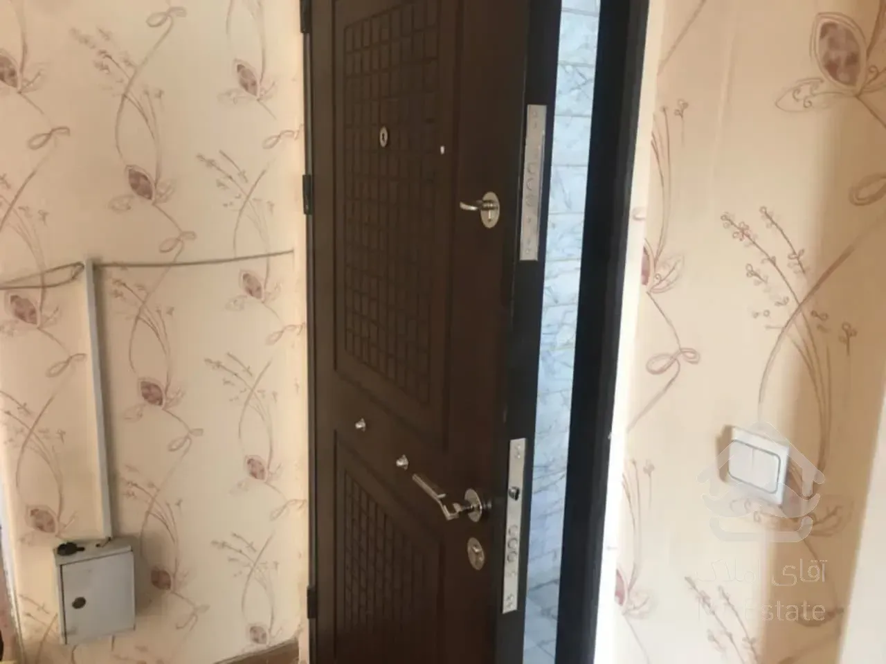 اجاره موقعیت اداری        80 متر       میرزای شیرازی