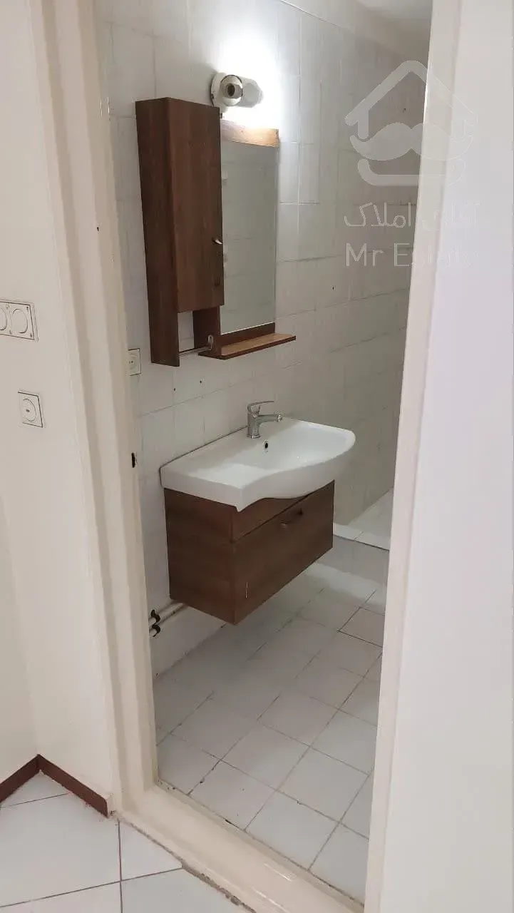 150 متر   موقعیت اداری      میرزای شیرازی