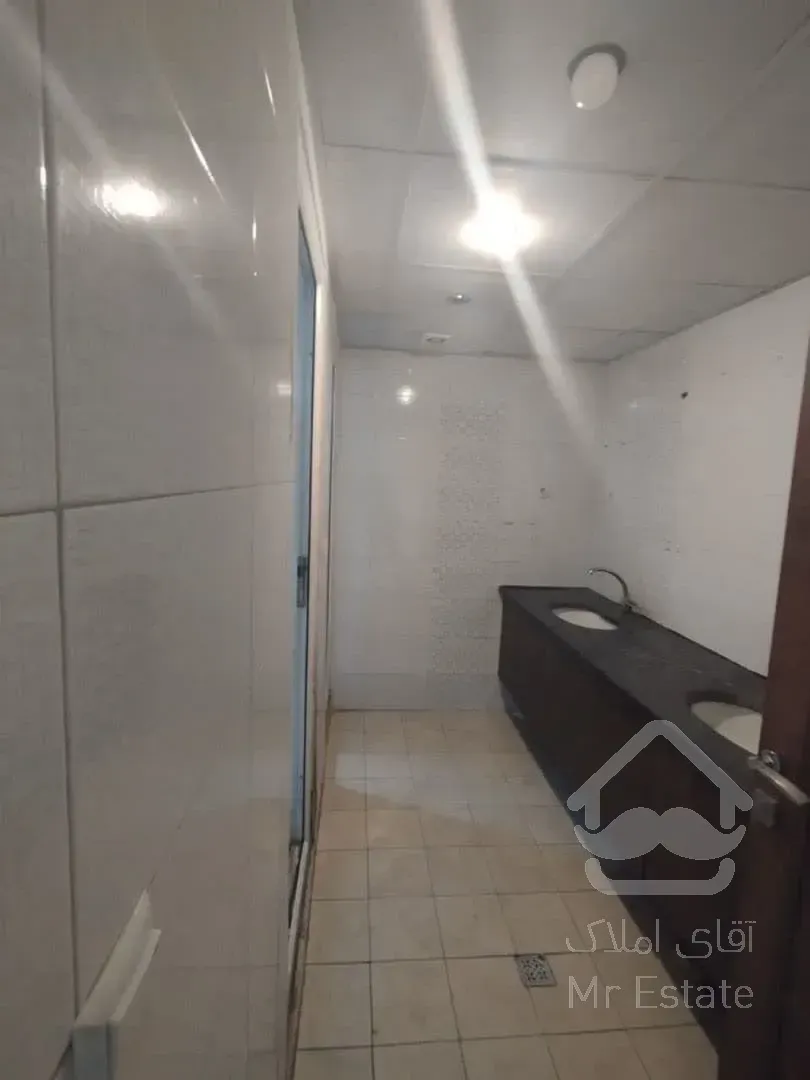 اجاره سنداداری     2526متر         بخارست