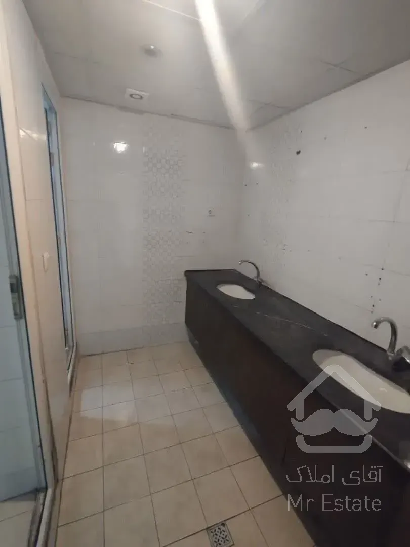 اجاره سنداداری          2526 متر         بخارست