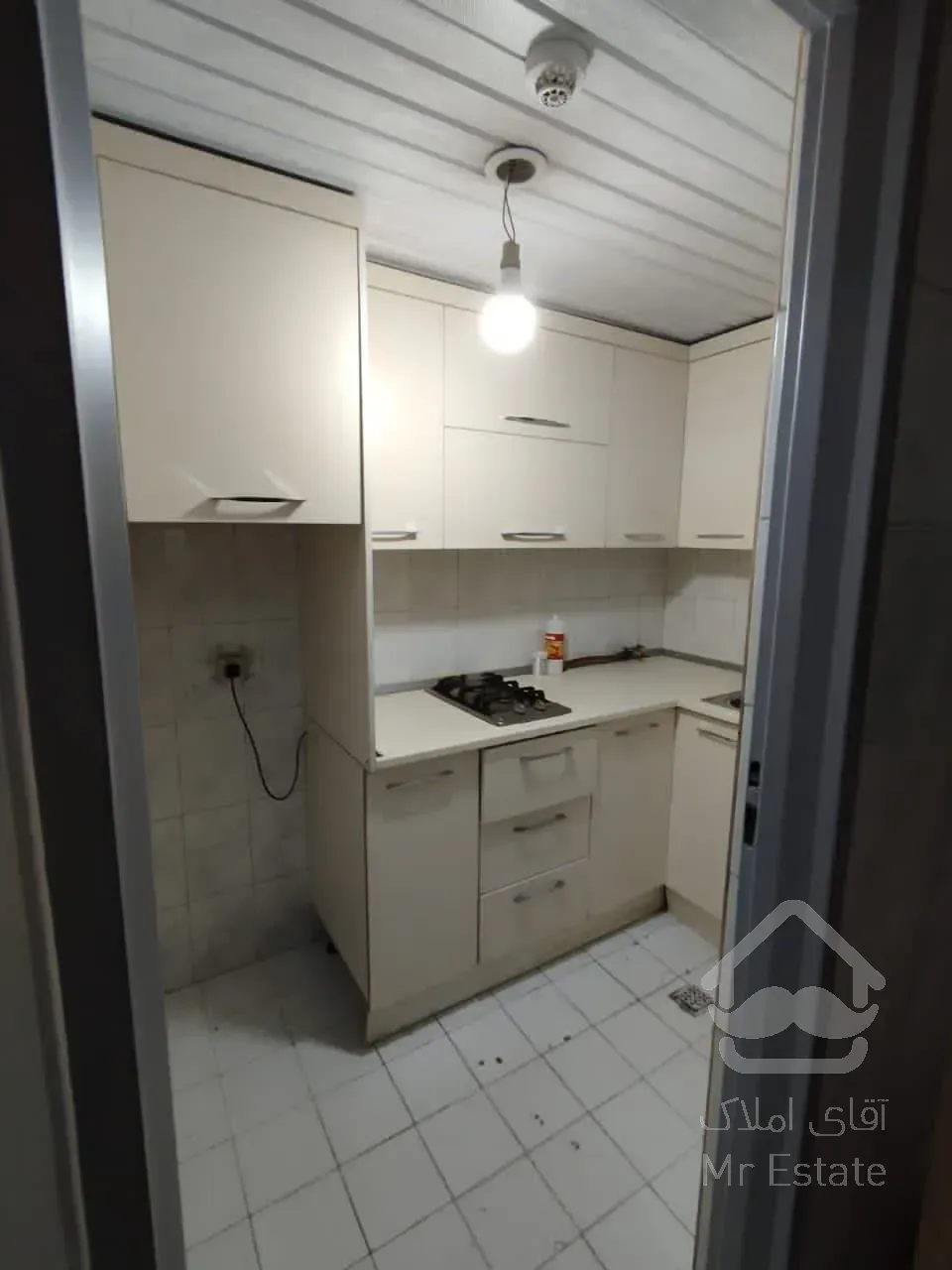 اجاره موقعیت اداری       200 متر         بخارست