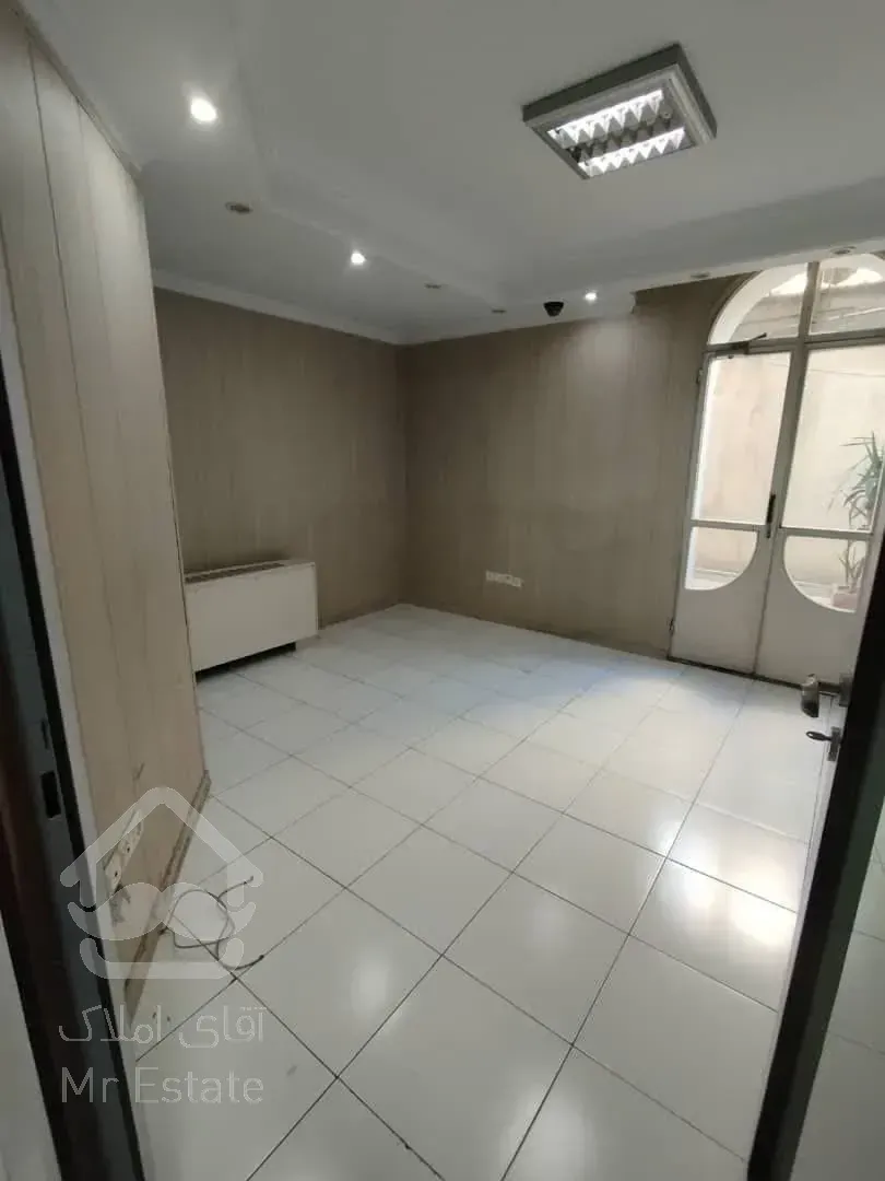 اجاره موقعیت اداری       150 متر        مفتح