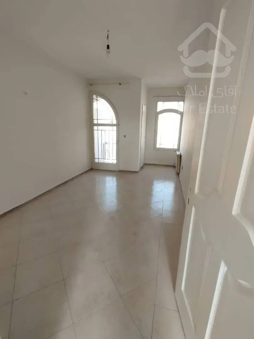 اجاره مسکونی       110 متر       مطهری