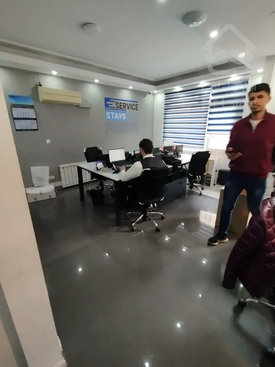 اجاره موقعیت اداری        دو واحد 70 متر       مطهری