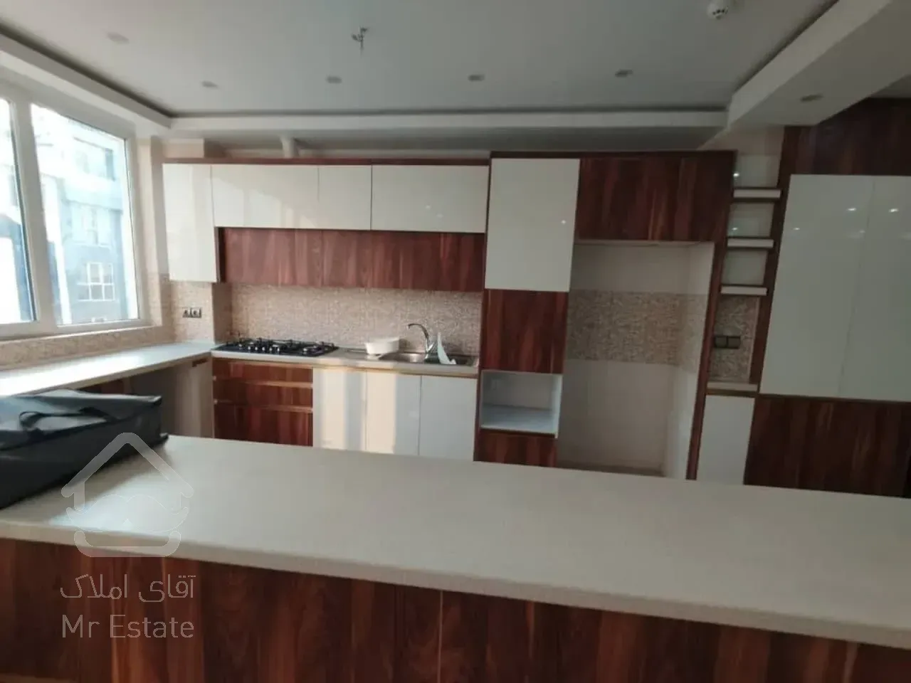 اجاره مسکونی      150 متر       میرزای شیرازی