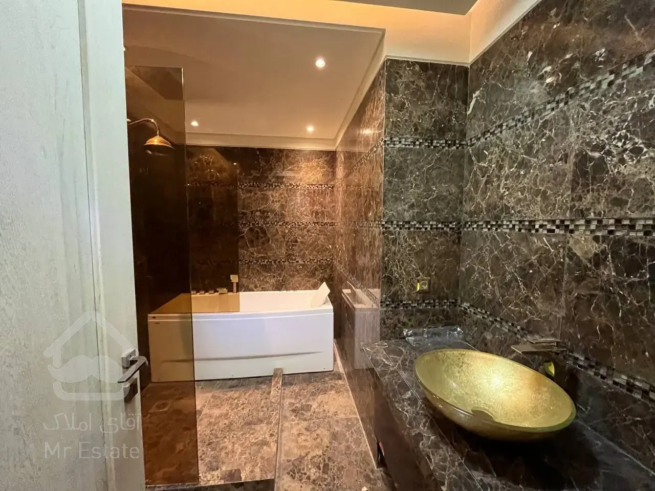 رهن آپارتمان 180 متری در محمودیه