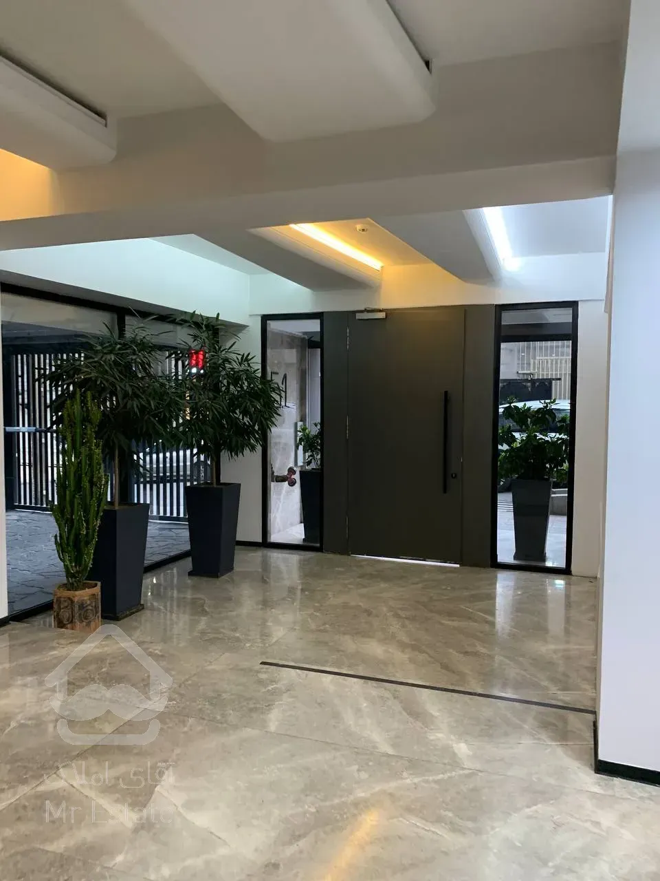 رهن واحد اداری 240 متری در ولنجک