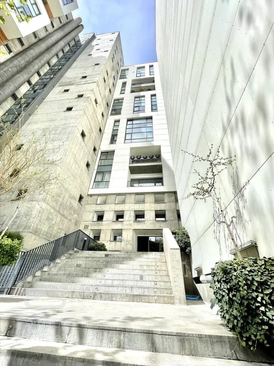 فروش برج باغ مدرن 250 متری در زعفرانیه