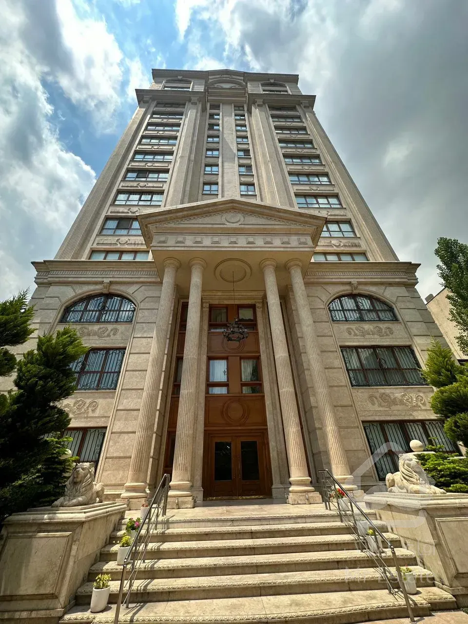 رهن برج باغ 180 متری در زعفرانیه