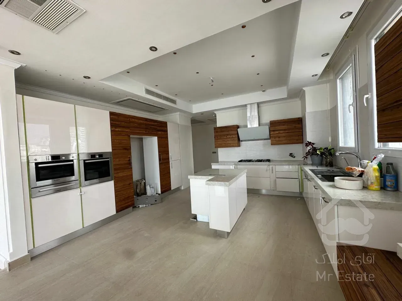 رهن برج باغ 180 متری در زعفرانیه