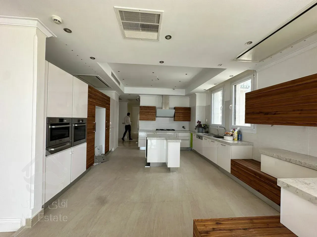 رهن برج باغ 180 متری در زعفرانیه