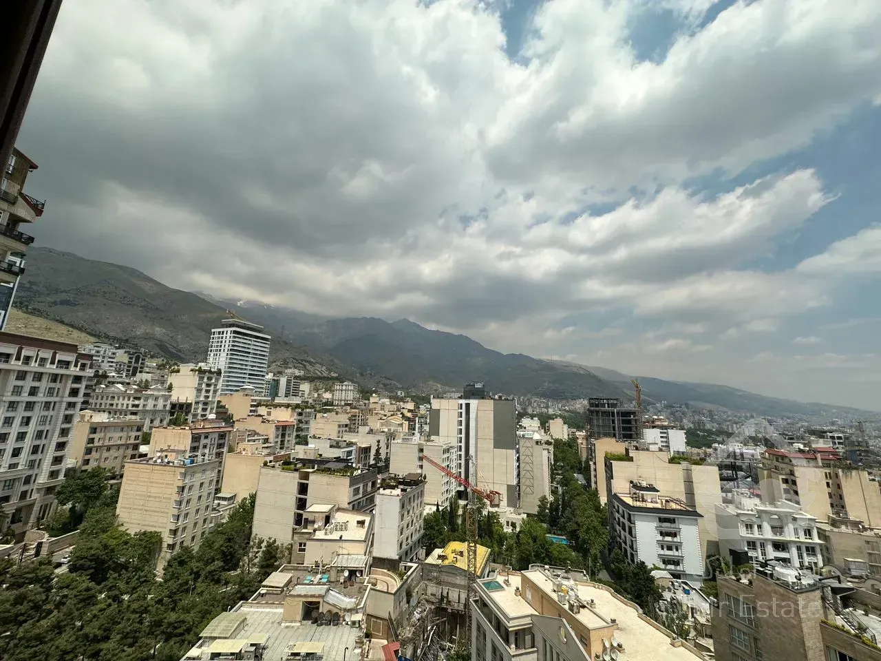 رهن برج باغ 180 متری در زعفرانیه