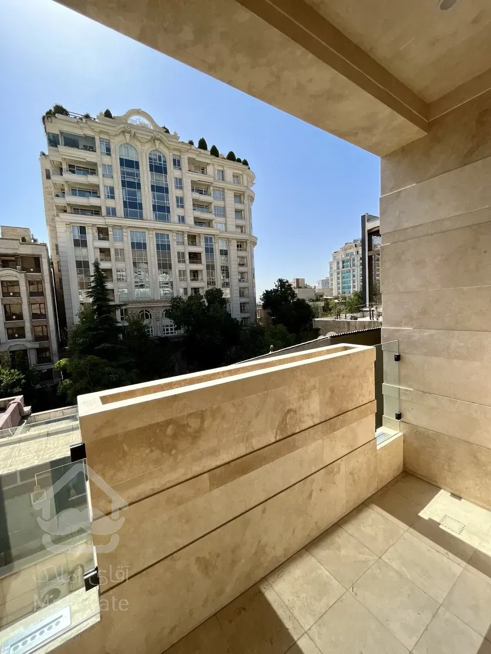 فروش آپارتمان 100 متری در زعفرانیه