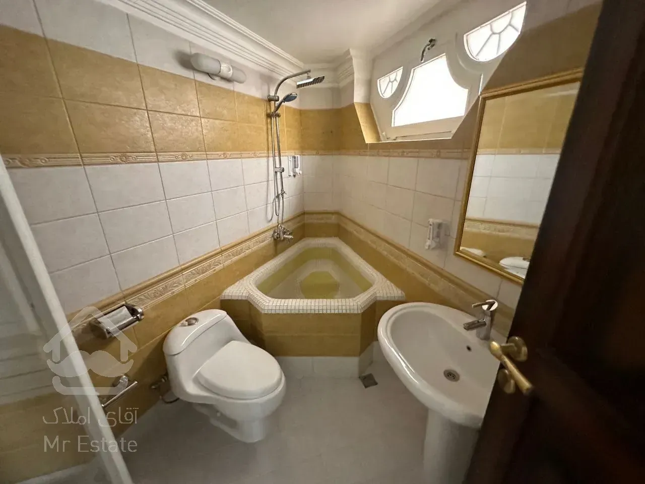 رهن آپارتمان 240 متری در زعفرانیه