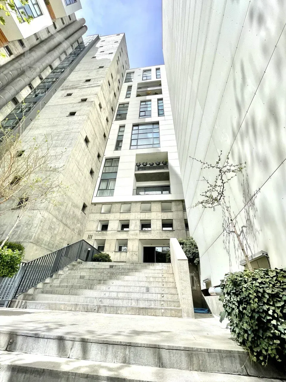 فروش برج باغ 250 متری در زعفرانیه